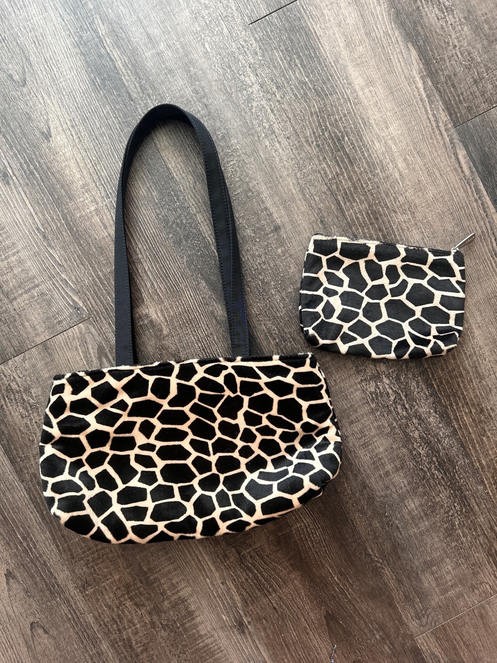 Lancôme Collectors Black & Cream Giraffe Print Tote w/ Matching Pouch 12.5 inch